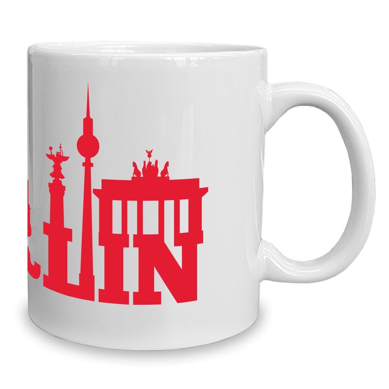 Berlin, Deutschland, leere Kaffeetasse liegt vor einem vollen